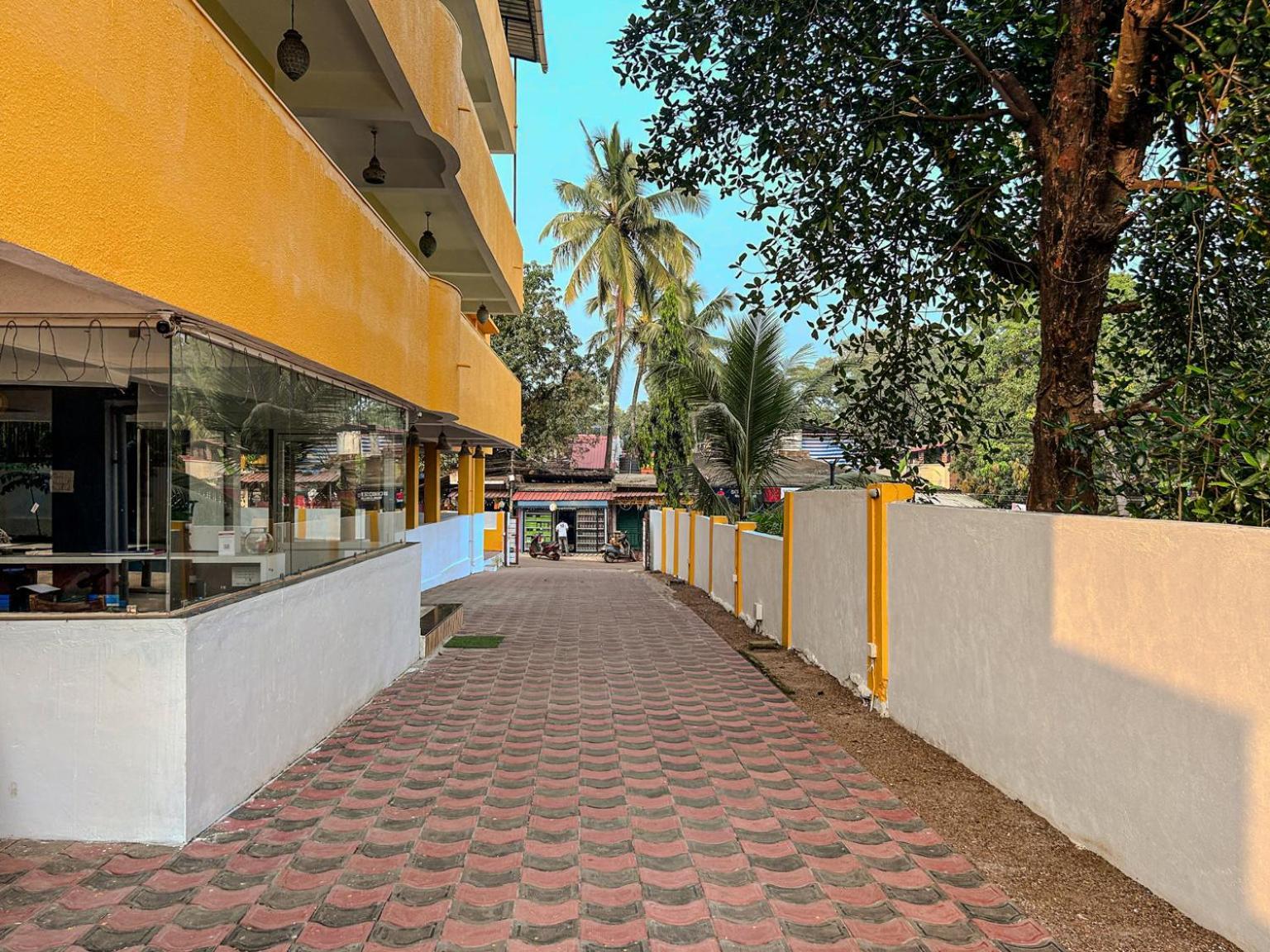La Costa Residency Hotel Анджуна Екстериор снимка
