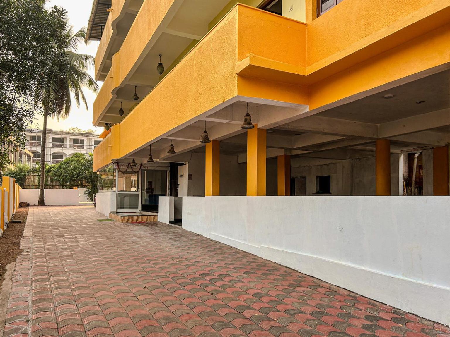 La Costa Residency Hotel Анджуна Екстериор снимка
