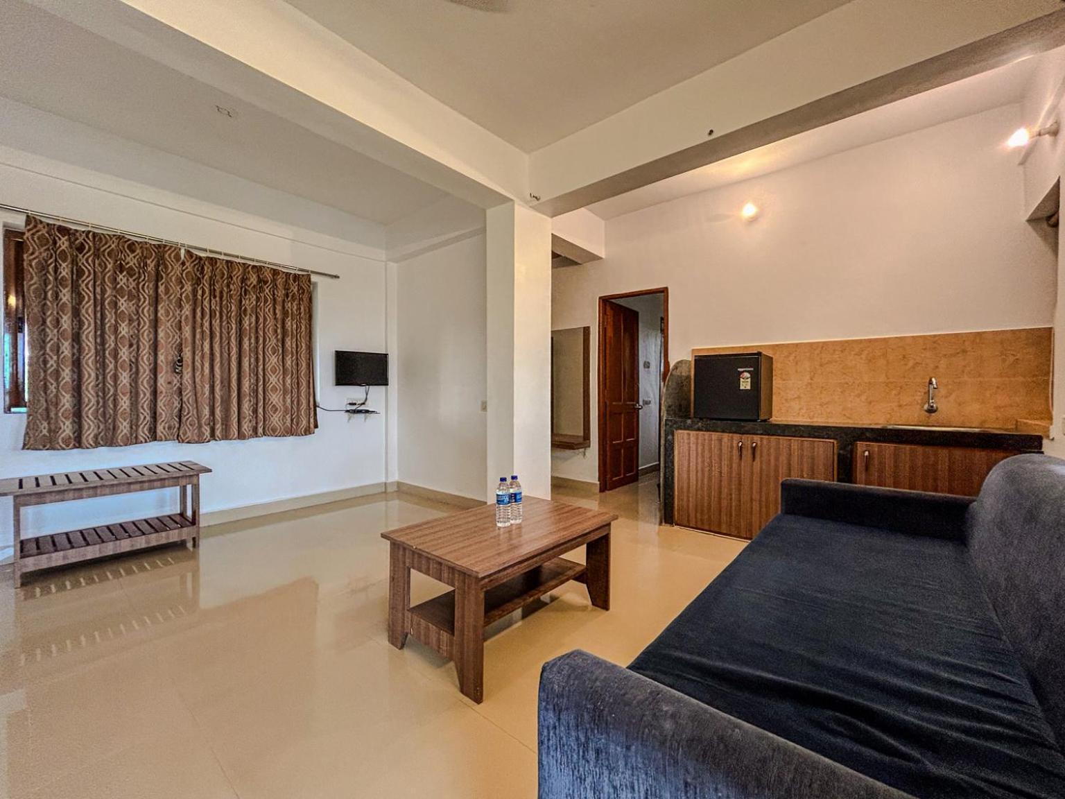 La Costa Residency Hotel Анджуна Екстериор снимка
