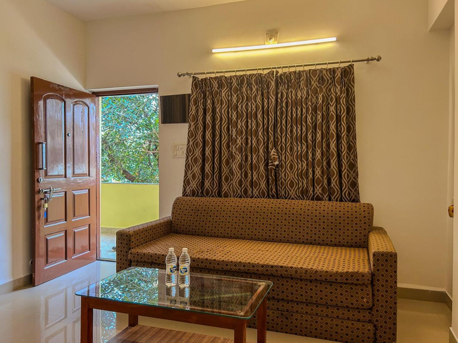 La Costa Residency Hotel Анджуна Екстериор снимка