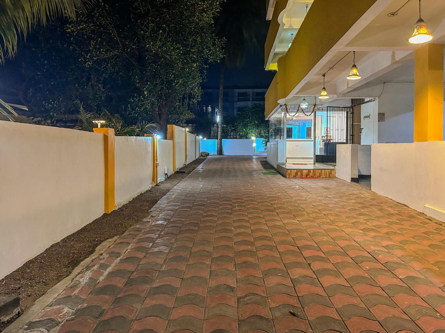 La Costa Residency Hotel Анджуна Екстериор снимка