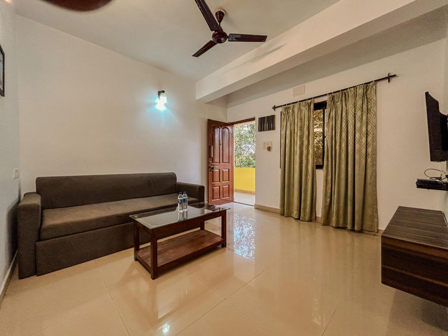 La Costa Residency Hotel Анджуна Екстериор снимка