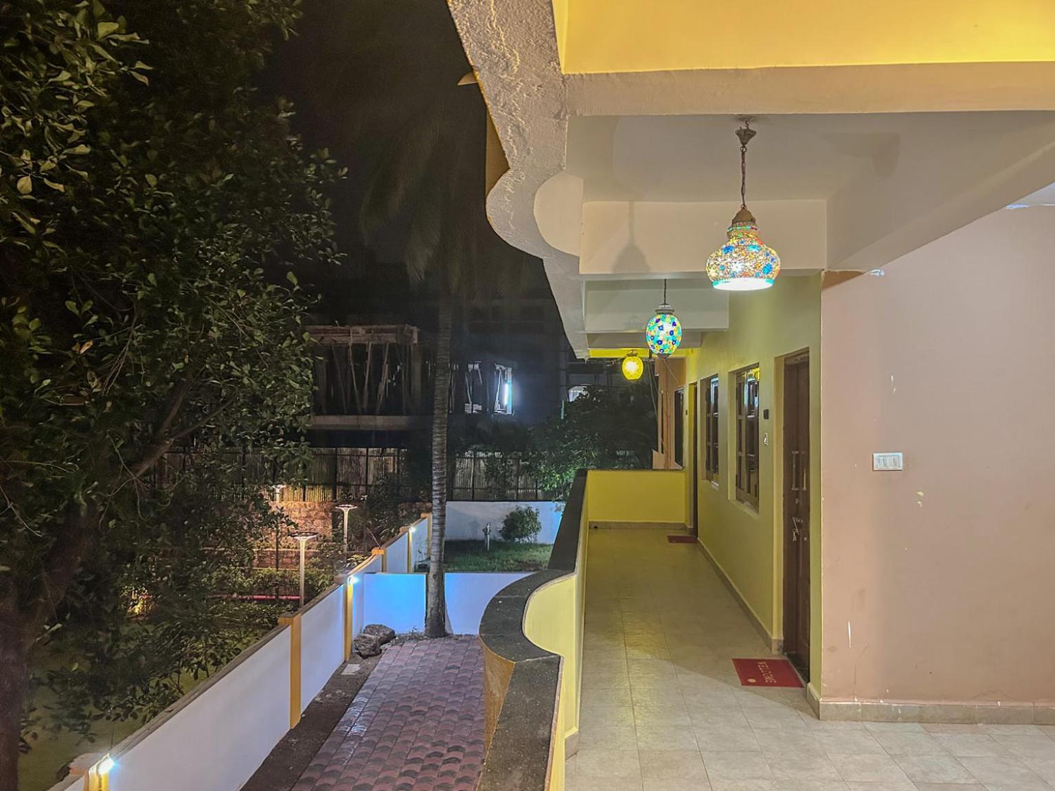 La Costa Residency Hotel Анджуна Екстериор снимка