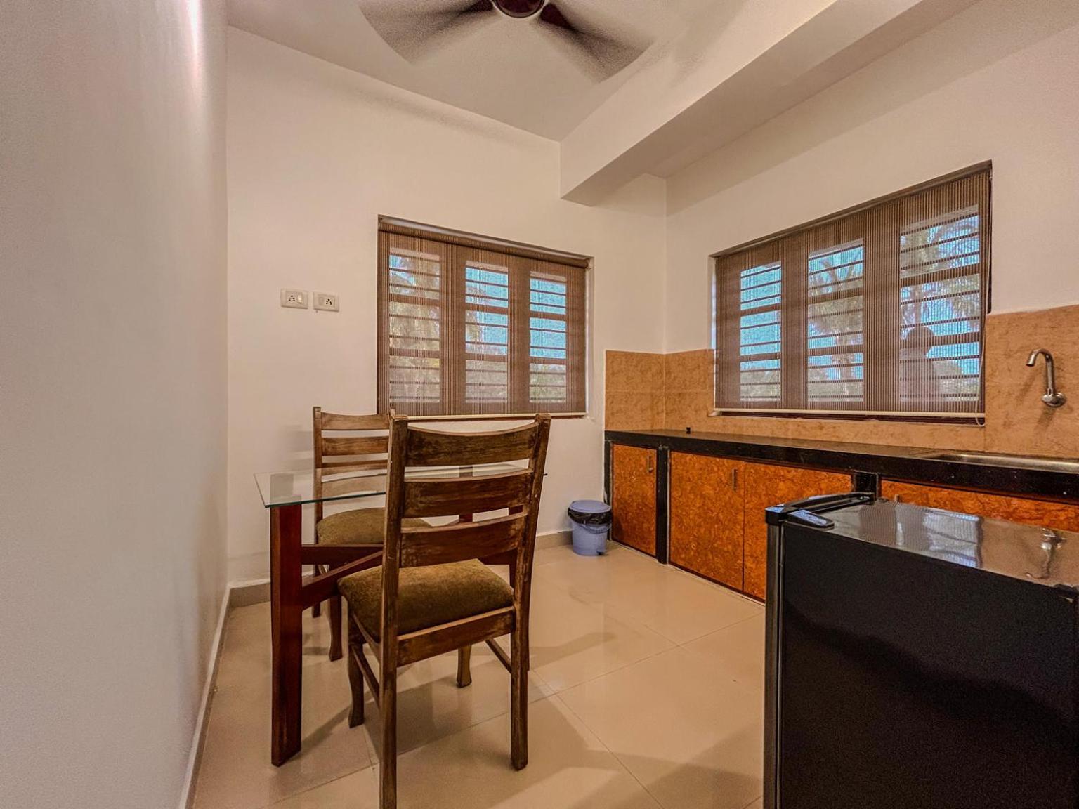 La Costa Residency Hotel Анджуна Екстериор снимка