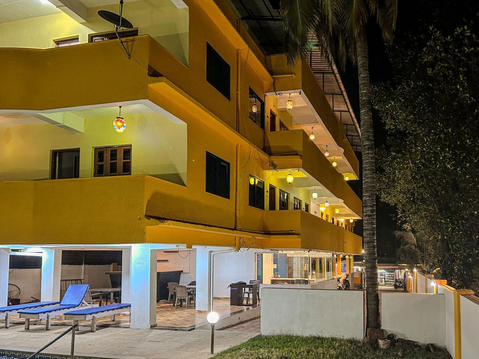 La Costa Residency Hotel Анджуна Екстериор снимка