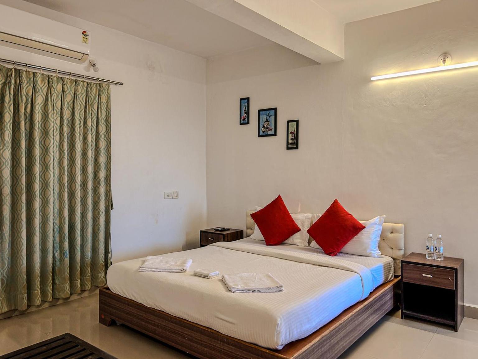 La Costa Residency Hotel Анджуна Екстериор снимка