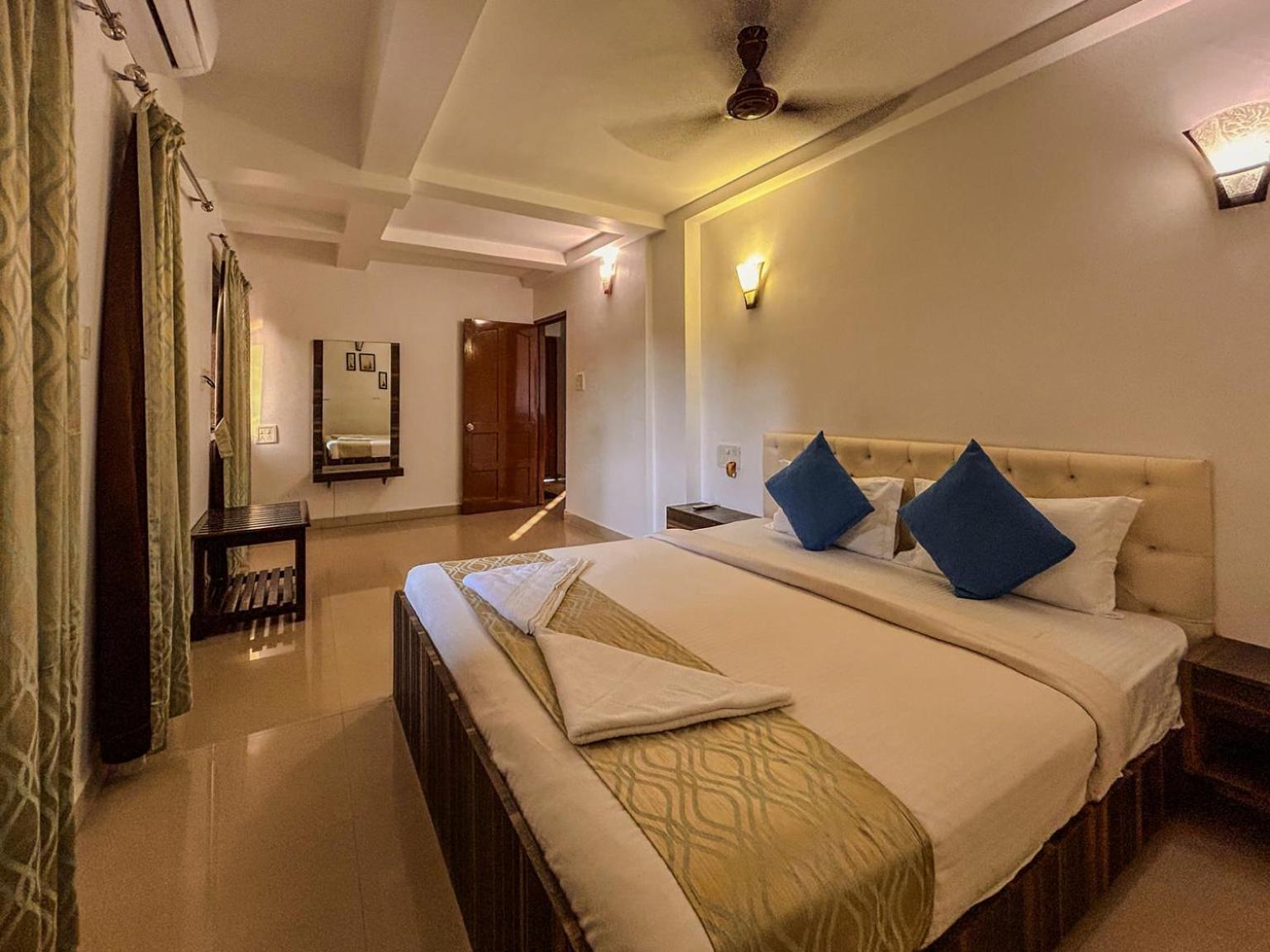 La Costa Residency Hotel Анджуна Екстериор снимка