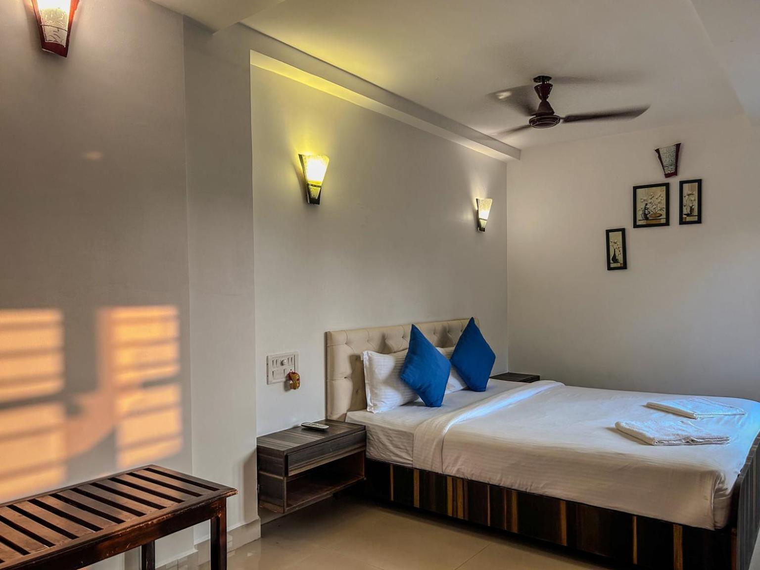 La Costa Residency Hotel Анджуна Екстериор снимка